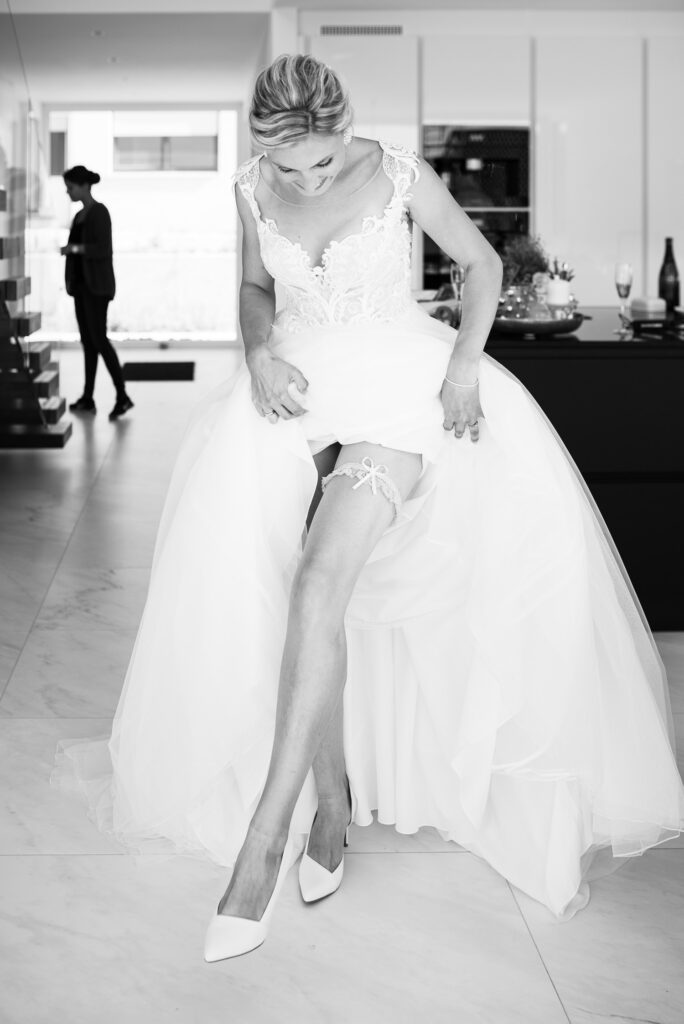 Braut ist getting ready zu Hause