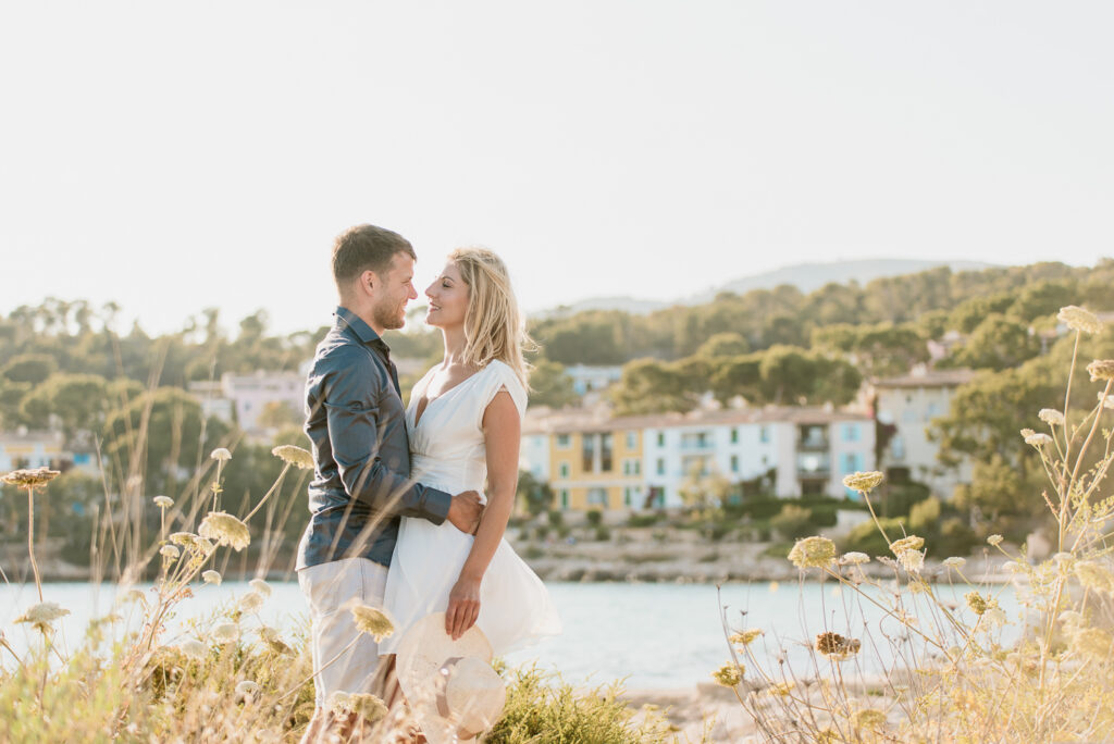 Natuerliches Paarshooting am Strand
