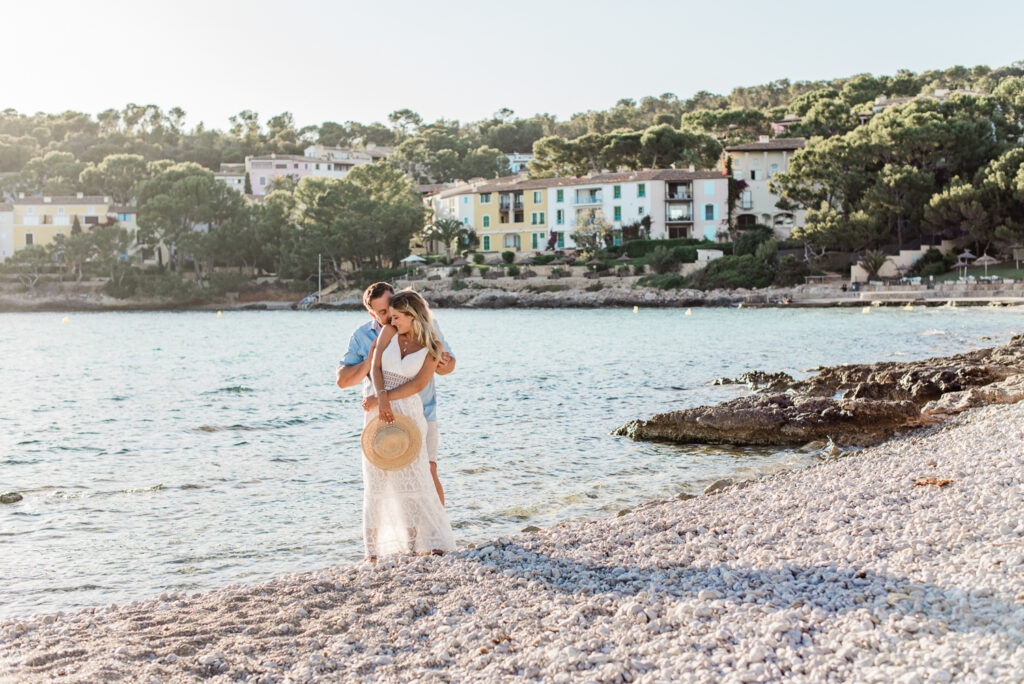 Romantisches Paarshooting am Strand Mallorca
