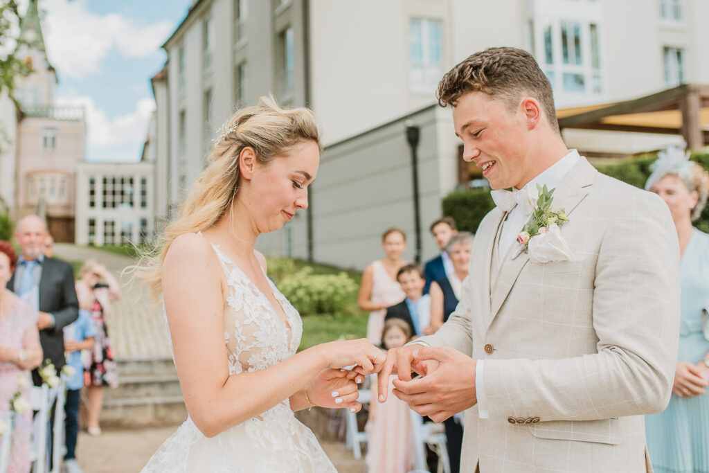Ringtausch Freie Trauung im Dorint Parkhotel Meissen