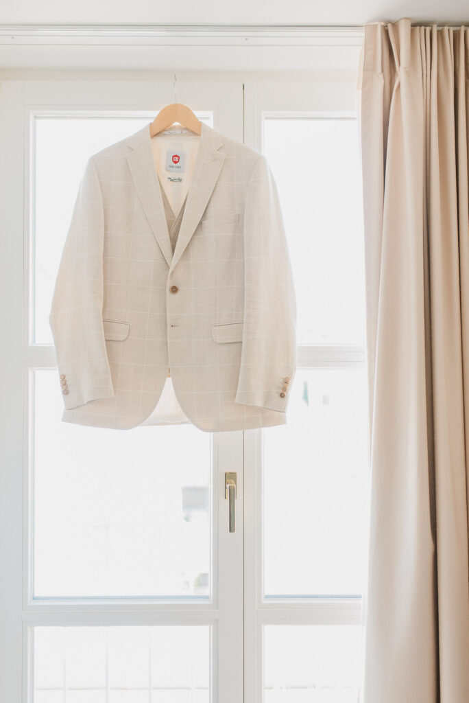 Anzug Braeutigam Getting-Ready